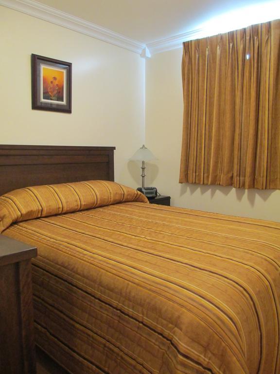 Comerford'S Ocean View Suites Holyrood Room photo
